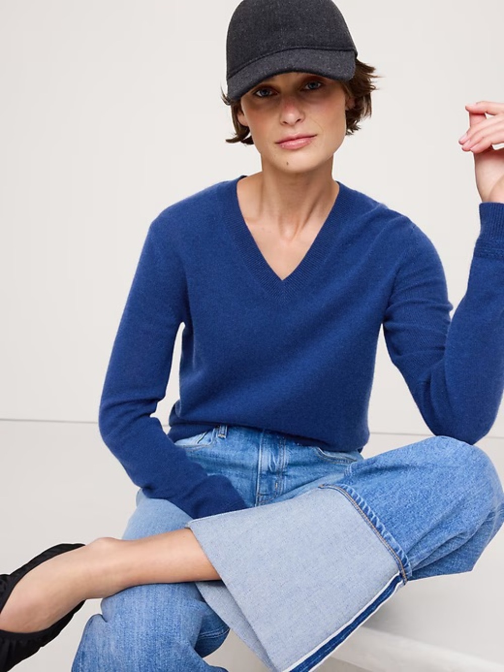 Banana Republic Lightweight Cashmere V-Neck Sweater